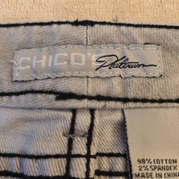 CHICOS PLATINUM LIGHT GREY JEANS SIZE 1 MEDIUM (8) 5 POCKET ANKLE ZIPS STRETCH - Picture 3 of 11